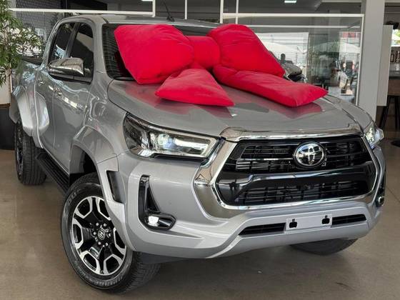 TOYOTA HILUX 2.8 D-4D TURBO DIESEL CD SRX PLUS 4X4 AUTOMÁTICO